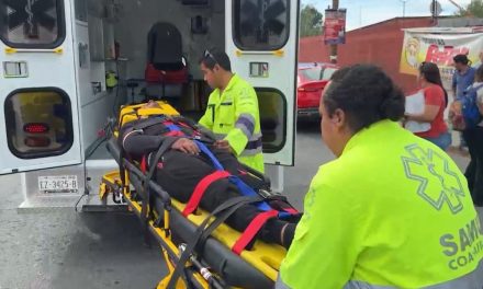 Motociclista queda grave tras choque en Saltillo