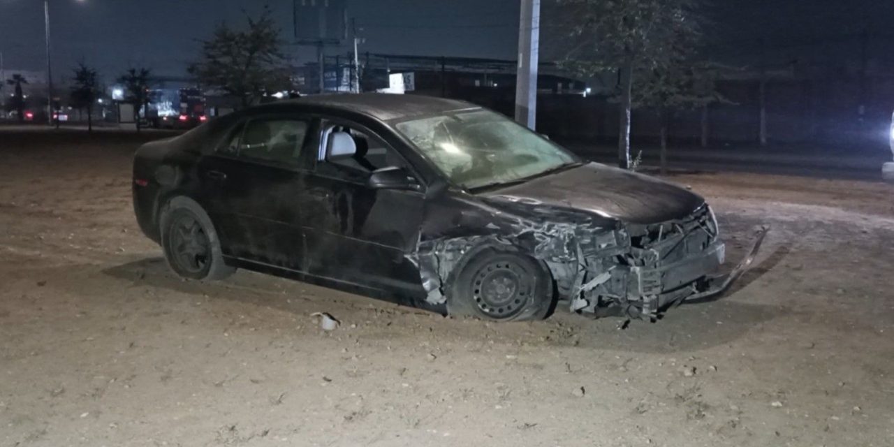 No vio conductor a vehículo y terminó chocándolo en Saltillo