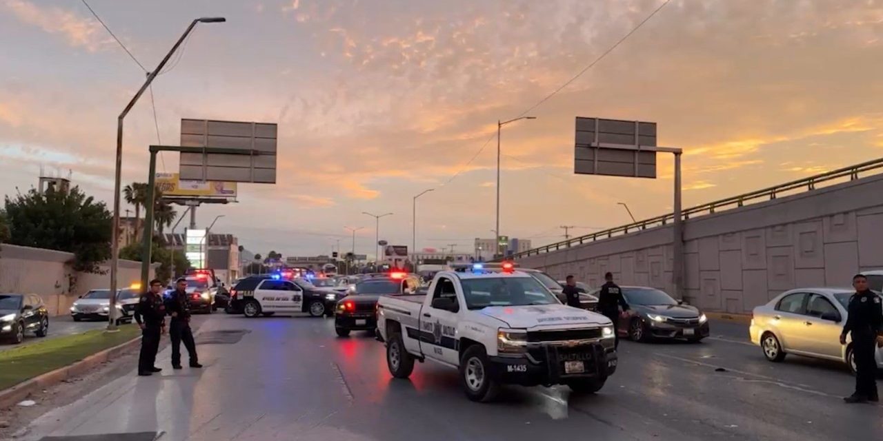 Padre e hijo chocan en moto frente a las  instalaciones de RCG Media