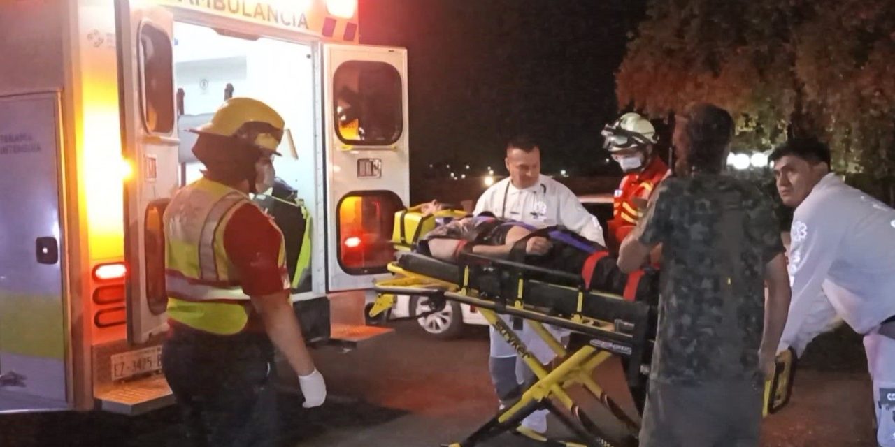 Hombre queda grave tras impactar contra tráiler