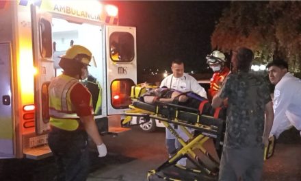 Hombre queda grave tras impactar contra tráiler