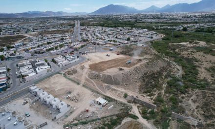 Supervisa alcalde de Ramos Arizpe construcción de campo de béisbol