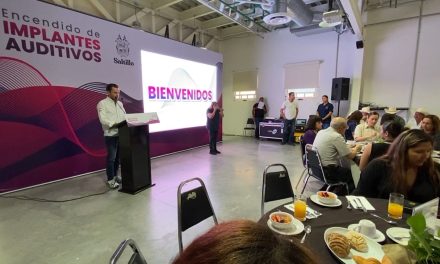 Encienden los implantes auditivos de niños