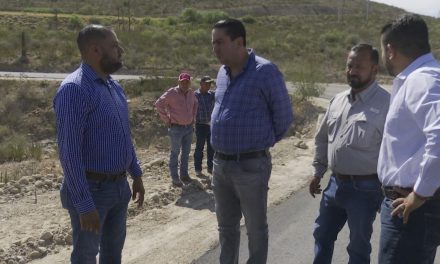 Supervisan pavimentación en ejido Zertuche de Ramos Arizpe
