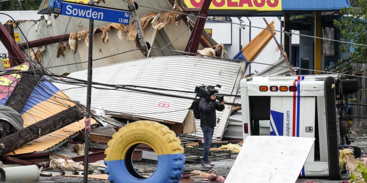 Hay al menos 7 muertos en Houston después de fuertes tormentas