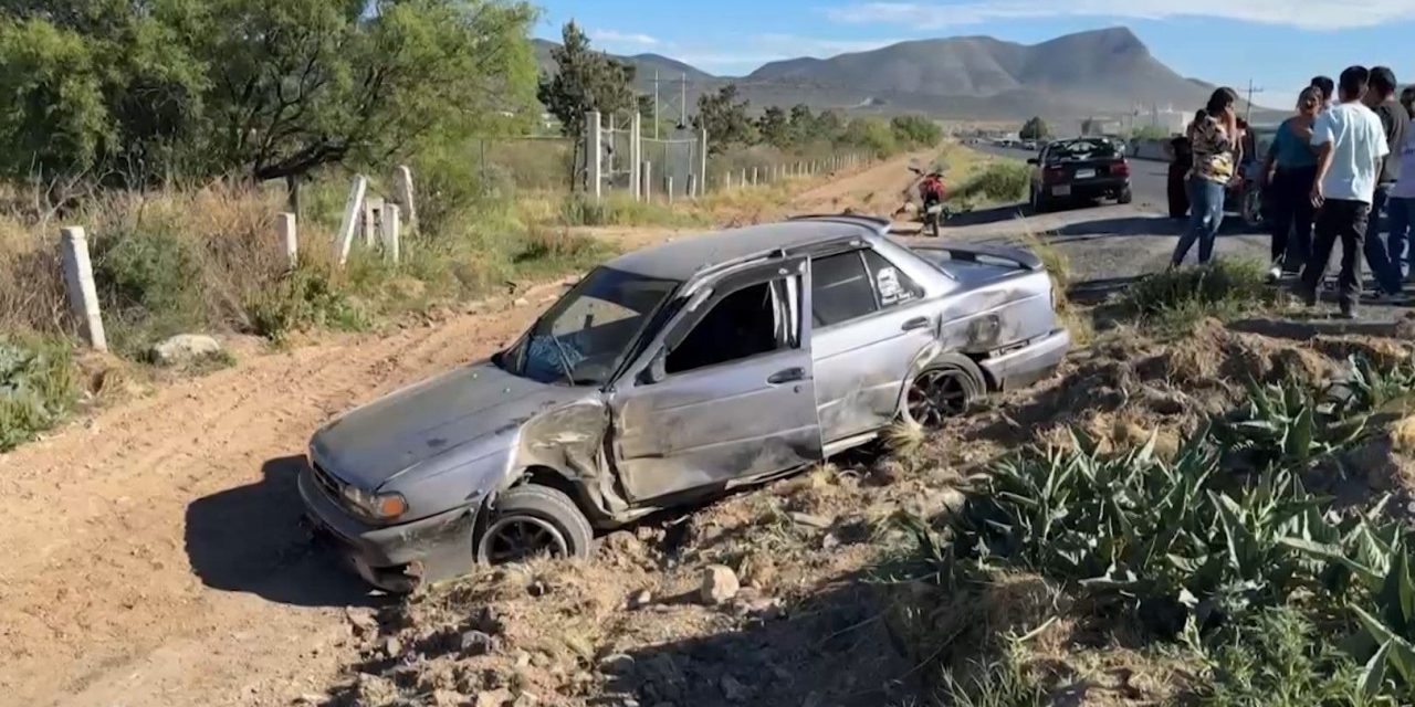 Tráiler impacta auto familiar en la carretera a Zacatecas