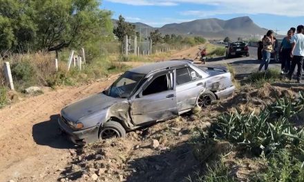 Tráiler impacta auto familiar en la carretera a Zacatecas