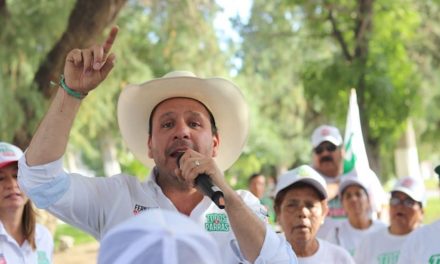 Va Fernando Orozco Lara por el 100% de las calles pavimentadas en Parras