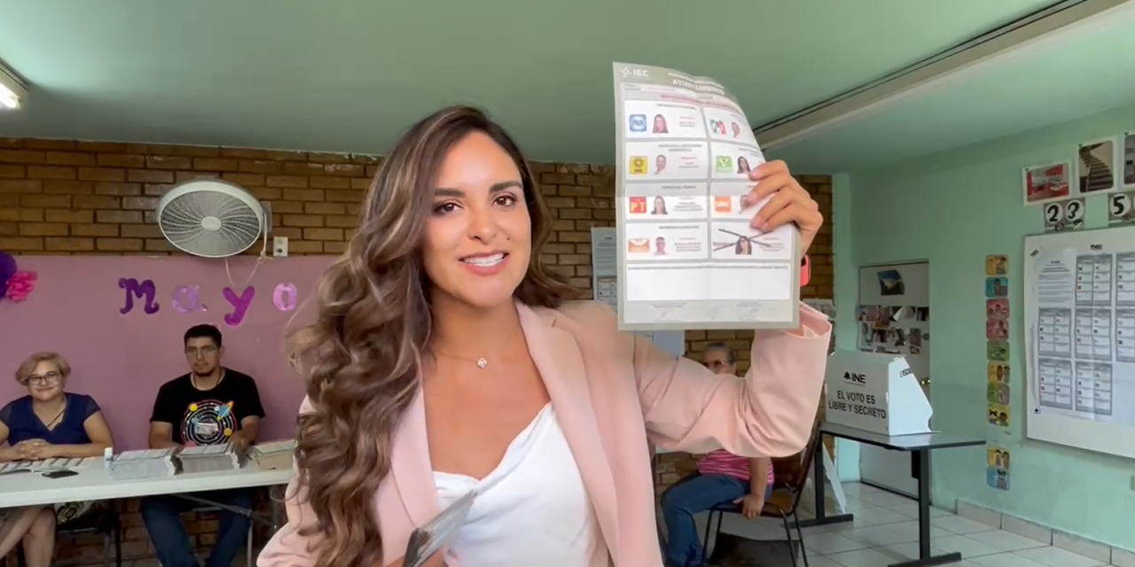 Saltillo: Acude a votar Alejandra Salazar Mejorado