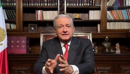 AMLO felicita a Claudia Sheinbaum por ser la primera presidenta de México en 200 años