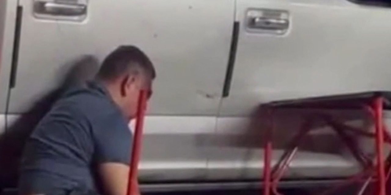 Le bajan lo galán a golpes en Monclova