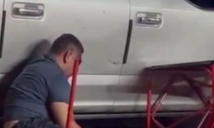 Le bajan lo galán a golpes en Monclova
