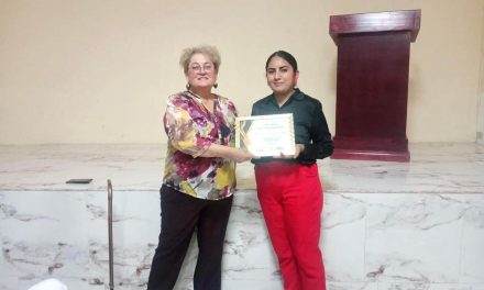 Se gradúan estudiantes de preparatoria abierta