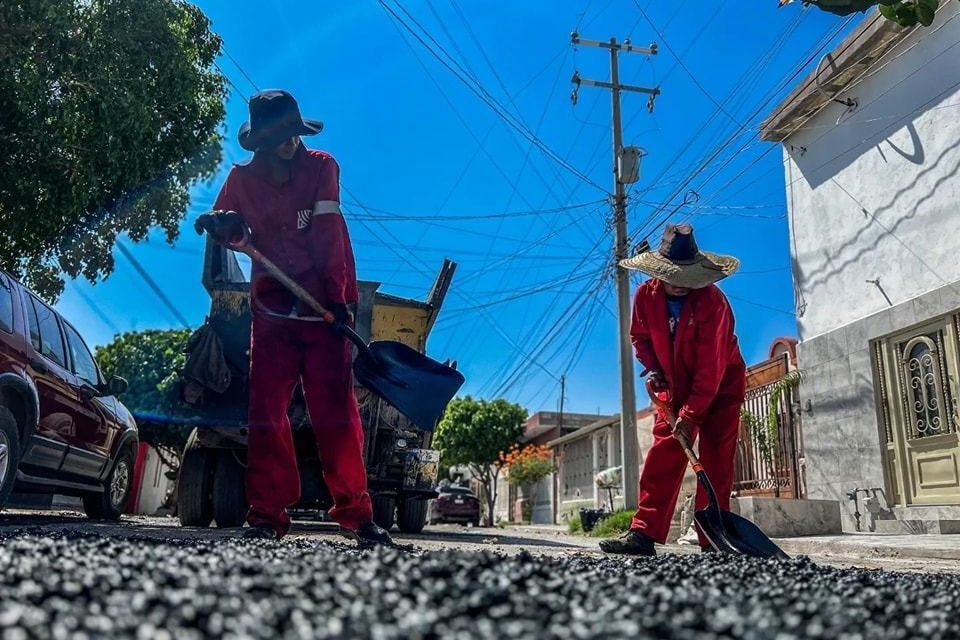 Llevan trabajos de bacheo al oriente y suroriente la ciudad