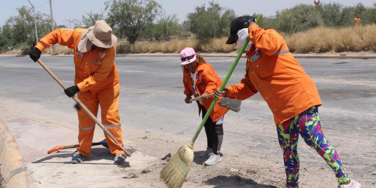 Lleva La Ola acciones de limpieza a carretera Torreón-Matamoros