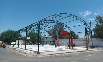 Avanza construcción de canchas y techumbres en Torreón