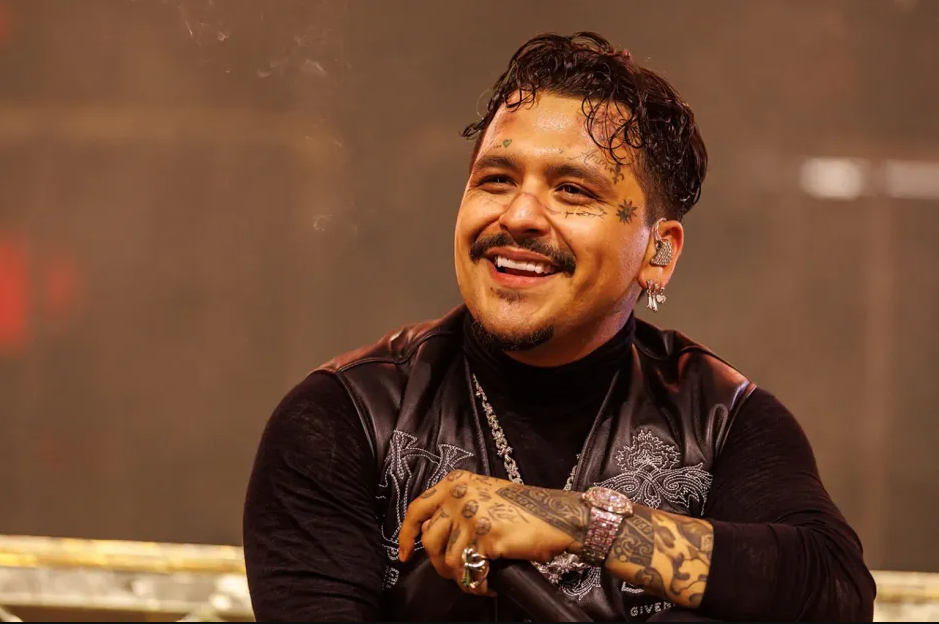 Nodal anuncia concierto en Argentina y fans de Cazzu piden se cancele