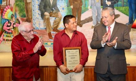 Nombran a Julián Herbert como ‘Profeta en su Tierra’