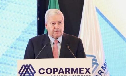 Acude Chema Fraustro a toma de protesta de Coparmex Sureste