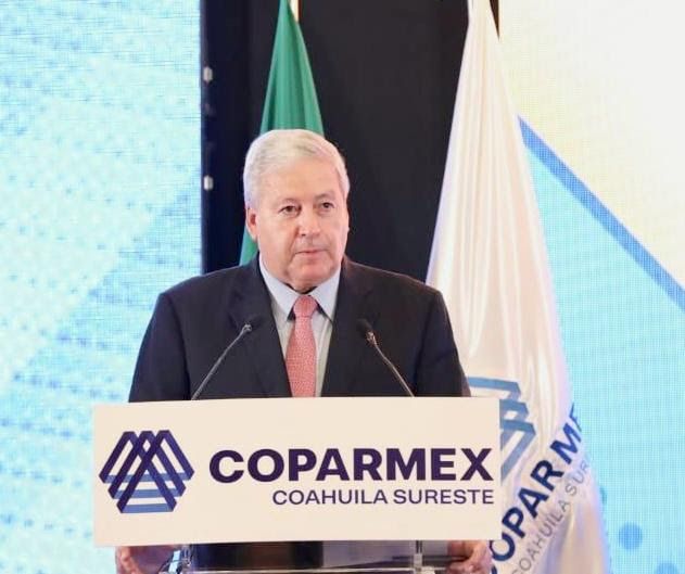 Acude Chema Fraustro a toma de protesta de Coparmex Sureste