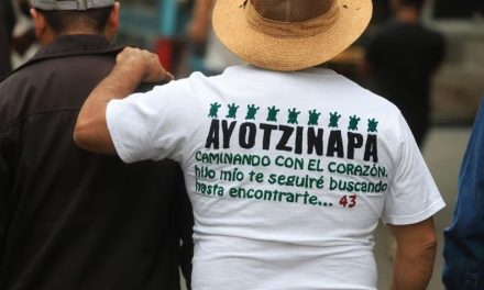 AMLO se reúne con los padres de los normalistas de Ayotzinapa