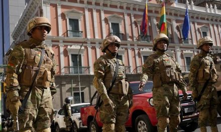 Militares irrumpen en Palacio de Gobierno de Bolivia, denuncian intento de golpe de Estado
