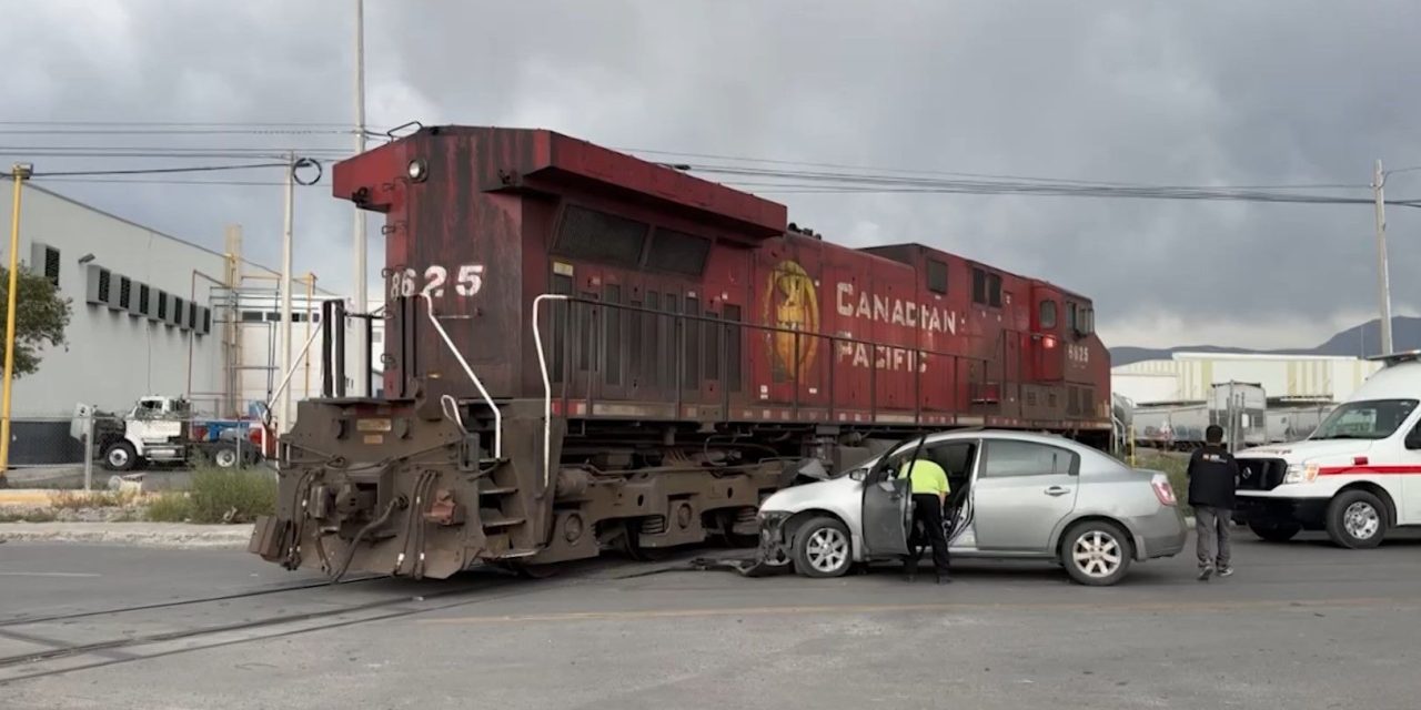 Conductor choca contra locomotora en Saltillo