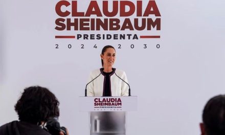 Claudia Sheinbaum asegura que la volatilidad del peso frente al dólar es transitorio