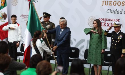 AMLO abandera la delegación que representará a México en los Olímpicos y promete recompensas