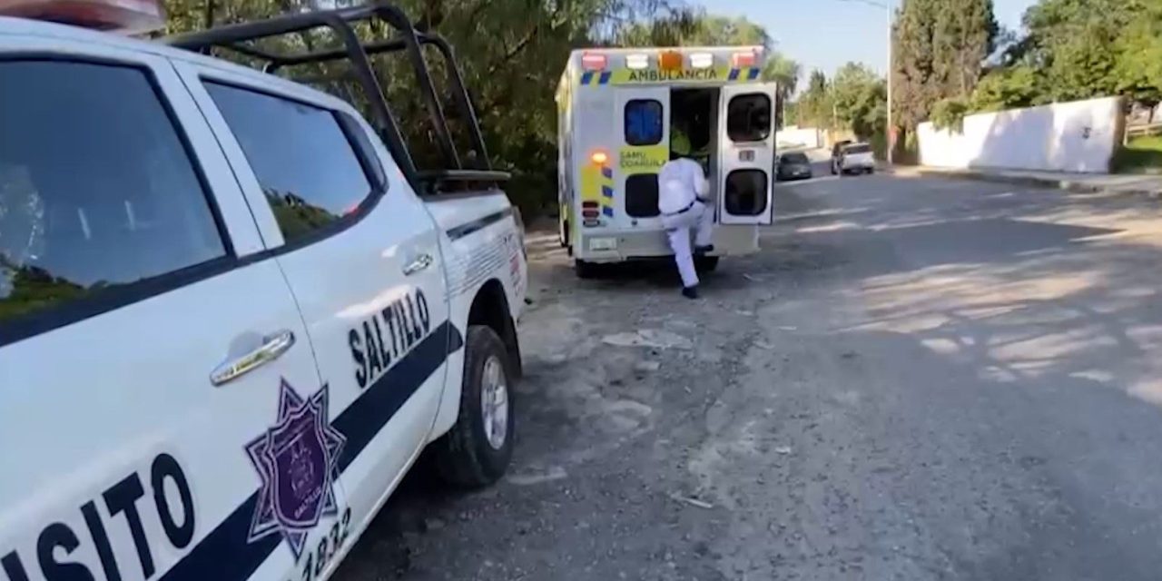 Conductor no respeta el alto y provoca accidente en el centro de Saltillo