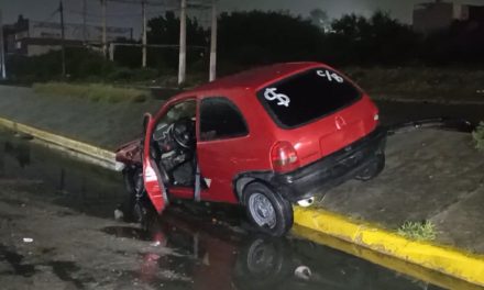 Deja choque cuantiosos daños durante la madrugada  en Saltillo