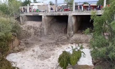 Fuertes lluvias en la Sierra de Parras. ocasionaron la bajada de agua en el arroyo Guadalupe