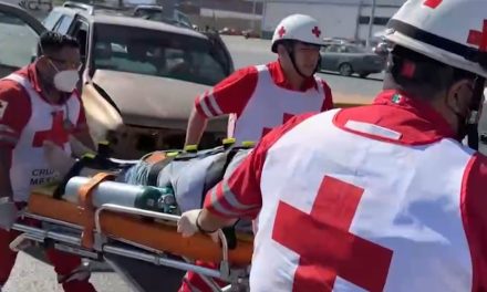 Ignora alto y deja dos lesionados en accidente en Saltillo