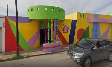 Monclova: Maestra no controla sus impulsos y estira los cabellos a un menor
