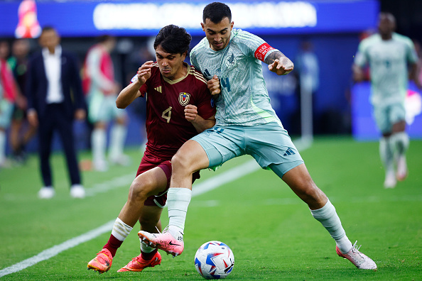 ¡Pues, perdón! Narrador argentino se burla de la afición mexicana y dice que no entiende nada del futbol