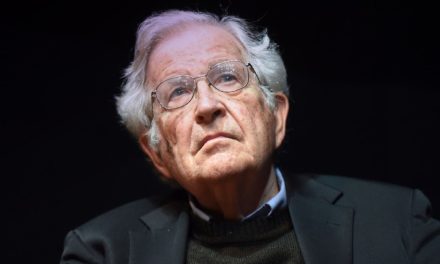 Reportan muerte Noam Chomsky, intelectual, lingüista y activista, a los 95 años