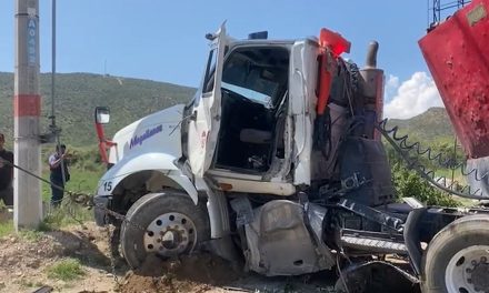Ocurrió volcadura en carretera Saltillo-Monterrey