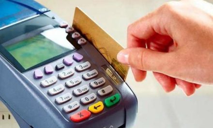 Aplican sanciones por cobrar comisión por pagar con tarjeta