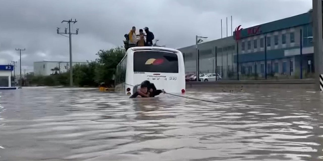 Protección Civil rescata a 25 personas en Ramos Arizpe