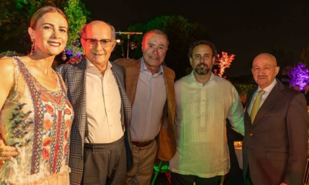 AMLO defiende al embajador de España tras posar junto a Carlos Salinas de Gortari