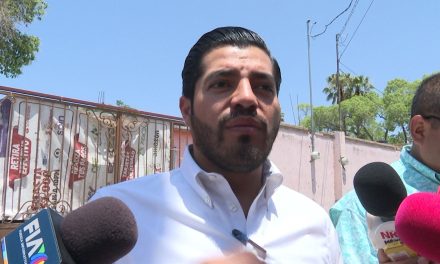 Supervisa el alcalde de Arteaga obra de pavimentación