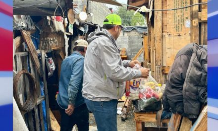 Tomás Gutiérrez apoya a habitantes de Cañadas del Mirador en Ramos Arizpe