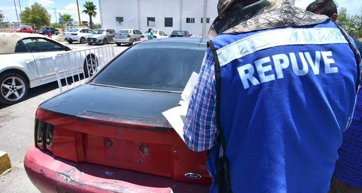 Orientan a ciudadanos para regularizar vehículos en Sabinas