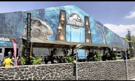 Roban pterodáctilo de $2 millones de pesos en exhibición de Jurassic World en la CDMX