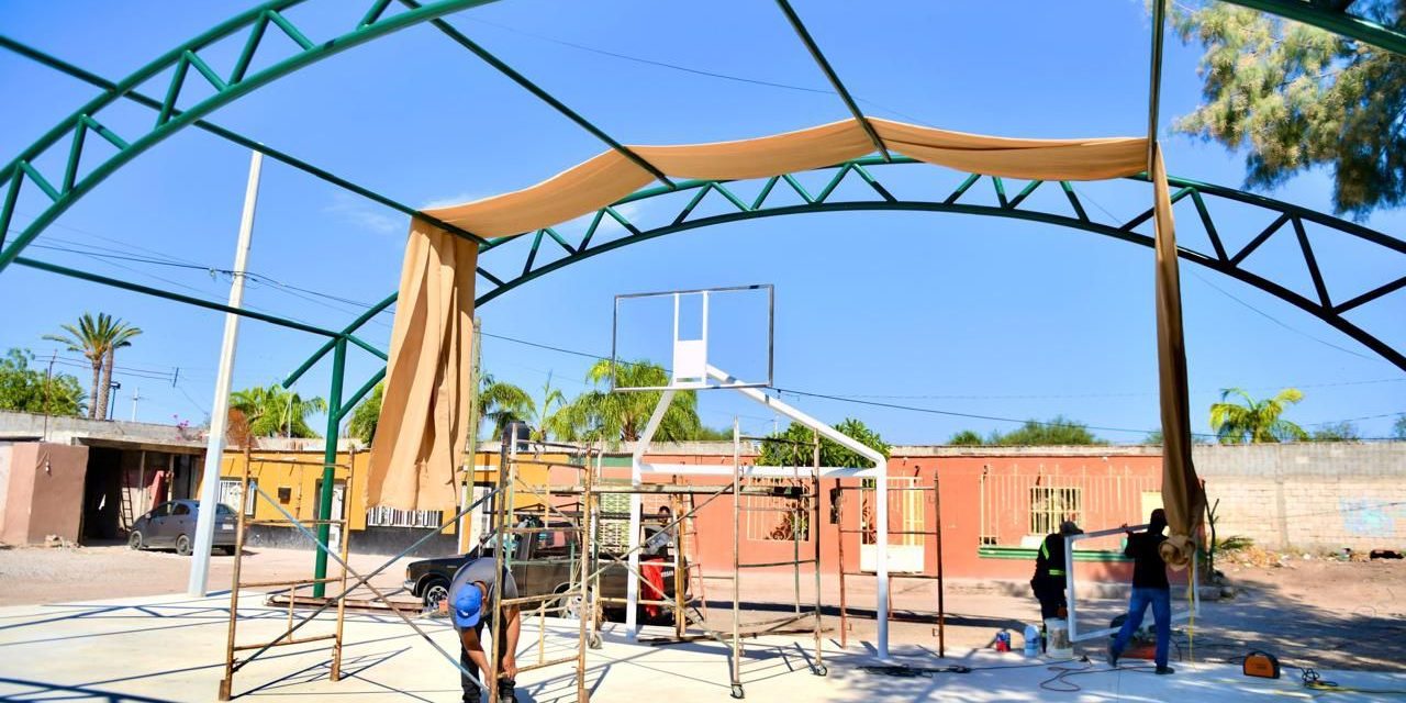 Supervisa Ayuntamiento construcción de techumbre