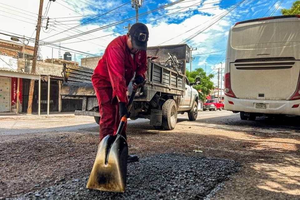 Realizan trabajos de mejoramiento al sur de Torreón