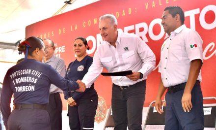 Reconocen a 32 graduados de las academias de Protección Civil Y Bomberos