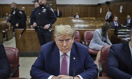 Abogados de Trump piden anulación de condena y aplazamiento de sentencia