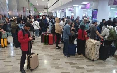 ¿Tienes planeado viajar?  Cientos de vuelos en México están afectados por la caída del sistema de Microsoft