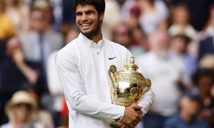 Carlos Alcaraz es bicampeón del torneo de Wimbledon; venciendo a Djokovic